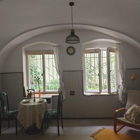 Vintage Room With Garden View Bratysława Zewnętrze zdjęcie